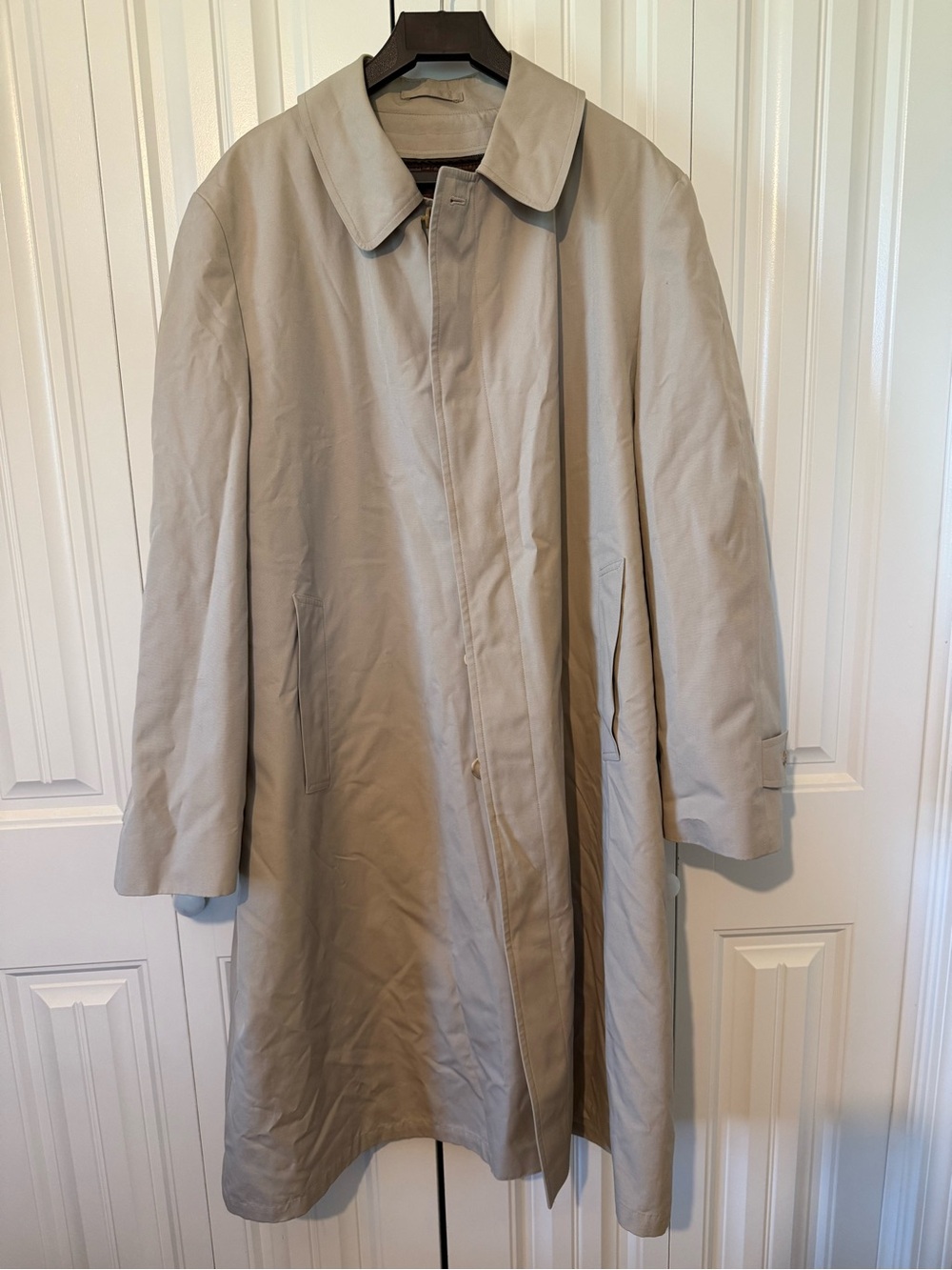 Classic Men’s Beige Trench Coat